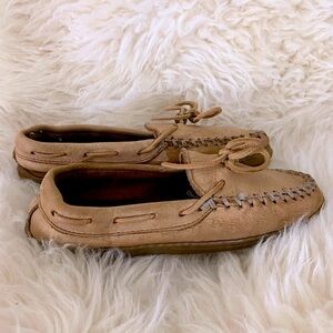 Minnetonka Tan Leather Moccasin Flats Shoes